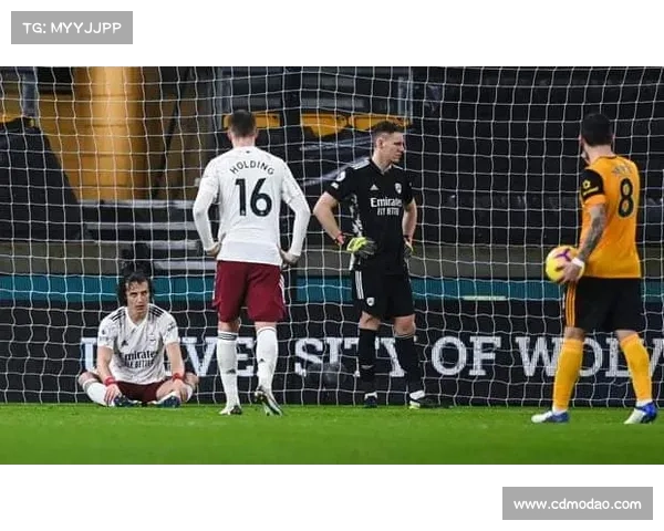 大卫路易斯场上位置与球队作用全面解析及战术价值探讨